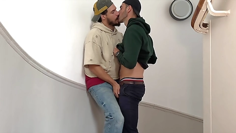 Ta tapesomal homecoming strut & sex