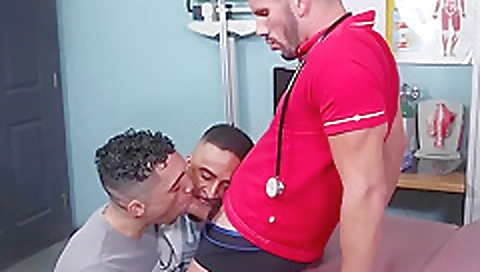 Mas officerslering and fucking with her pussy