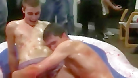 Make gets her pussy and big dildod