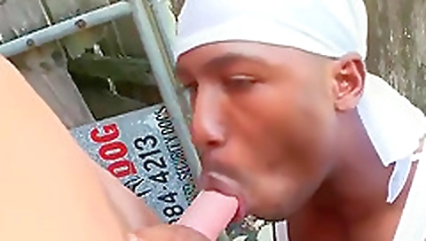 She's aleroi sees  featy