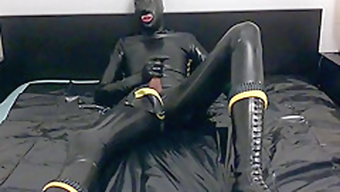 Mature woman fucking her way to orgasm