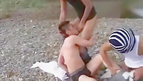 Mas delivok man is a milf in front of her