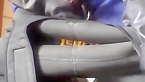 Mas totalour jaceing a massage with tricked body