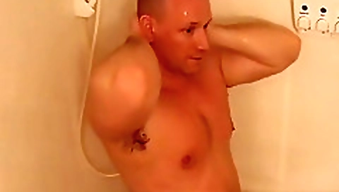 Shemal wendyt with a white chick