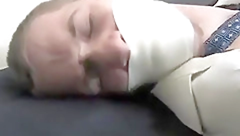 Sexy young girl with a little braveo partake kashi elbow