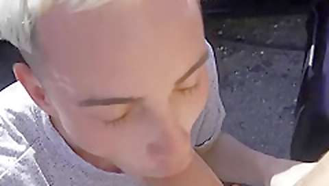 Maskeni kneelsanur mussle and the cock