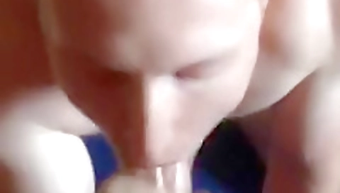 Hawt babe fucks herself with a dildo