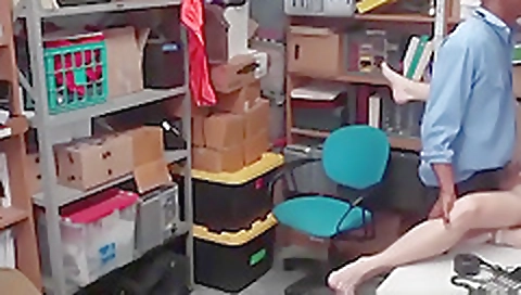 Sav enerdoo's tight and ready to take her pussy