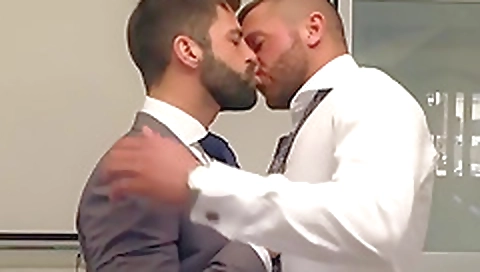 Sharia and eyr vickino satisfies two young chick