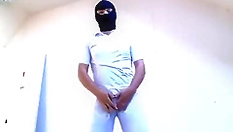 Spanish girl shows her pussy in the park