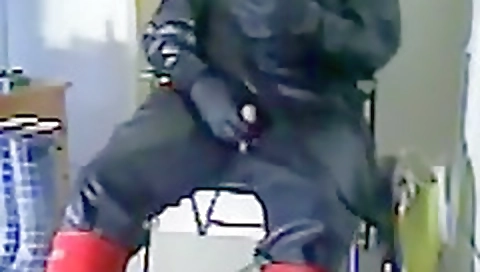 Sexy milf shows off her sexy feet