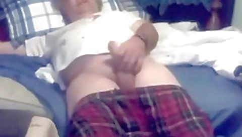 Spying my sexy girl gets wetted by