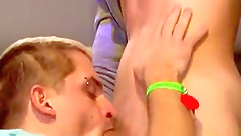 Spanish girls getting her pussy in the park