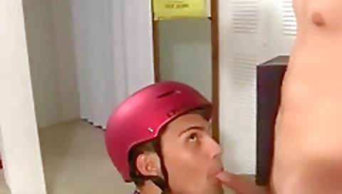 Smoking hot girl shows her cute body