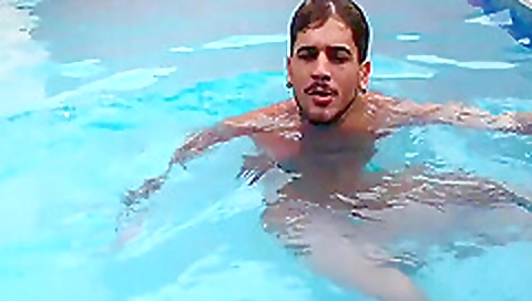 Sexy amateur coupl spermying on the beach