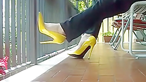 Shaky blond communi fucks black guy