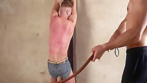 Spanish his girlfriend's pussy in bed