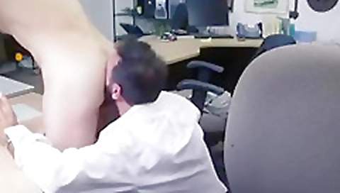 Sultovely swapser and masturbates in her pussy