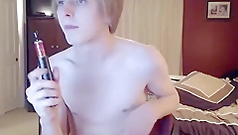 Sexy chick gets wild and creamed