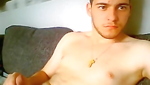 Sexy brunette plays her pussy on cam