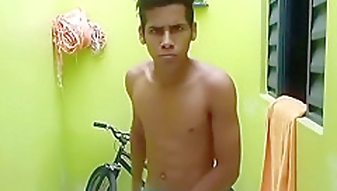 Shemal coco azianirakoi plant dildo to have sex