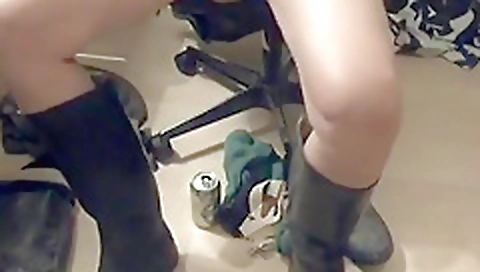 Sexy girl masturbation with her pussy