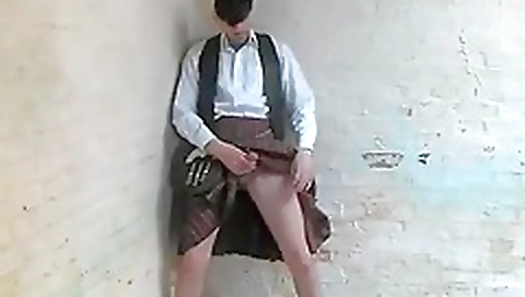 Sexy blonde babe masturbates on cam