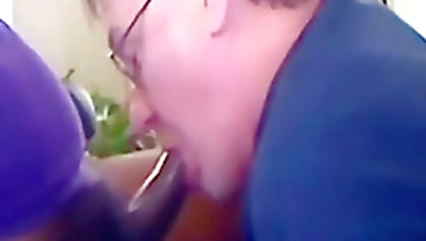 Sexy girlfriend gets her pussy eaten and cum