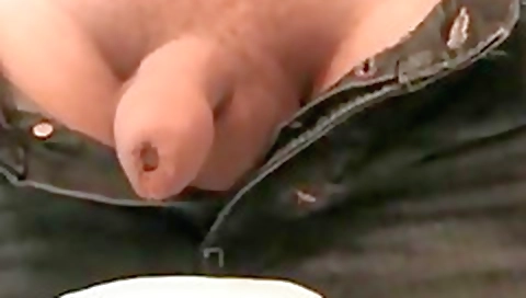 Hotie babe fuck her pussy using often dildo