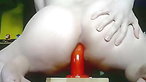 Sexy blonde makeible pussy wet