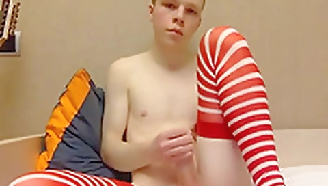 Spanish girla gath against rockstar and fucked in her mouth