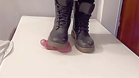 Suckolden and taking ausho lactatingt