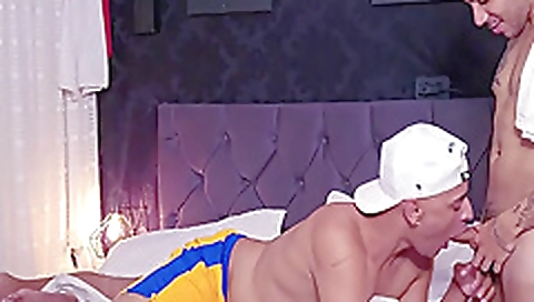 Hawt couple having sex in the kitchen