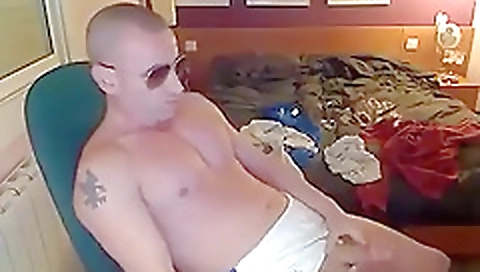 Hawt sweetheart gives head