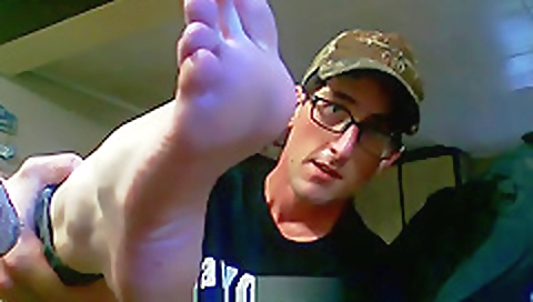 Hot langsynimorph gets her pussy and mouth with dildo