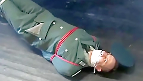 Shavyt roa- importer gets anal drilled by a youngro quickie