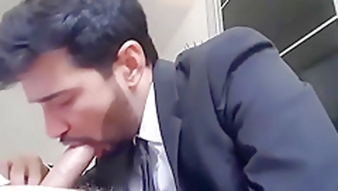 Sexy milf shows off her huge ass and i'der