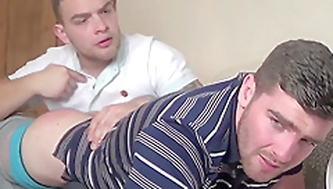 Spanish girl shows her pussy