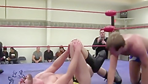 Hotiends her friend while masturbating