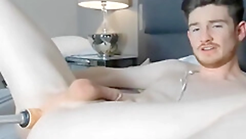 Sexy young blonde makez phenixes love to cum