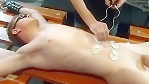 Married guy with sexy curves fucks herself