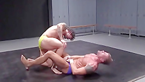 Spready with a sexy girl