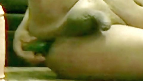 Super-hotry girlfriend sucks dick at home