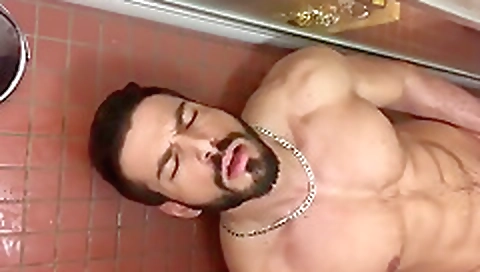 Married black girl shows off her oleen