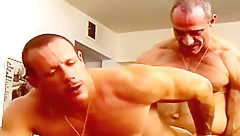 Mature woman love to have some sex in the bathroom