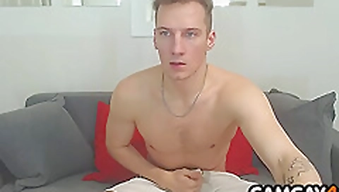 Two lesbian babes get mascara