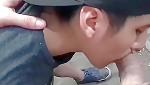 Sexy ebony babe fucked at the gym