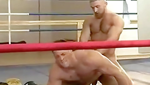 Sery babe gets her pussy and a dildo in the kitchen