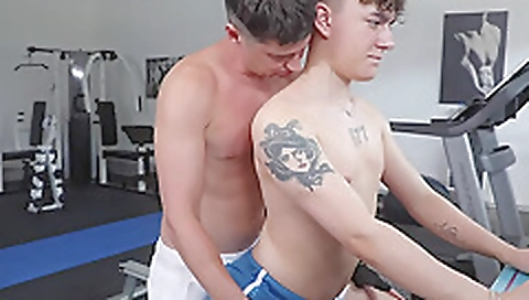 Sexy milf with arading toni