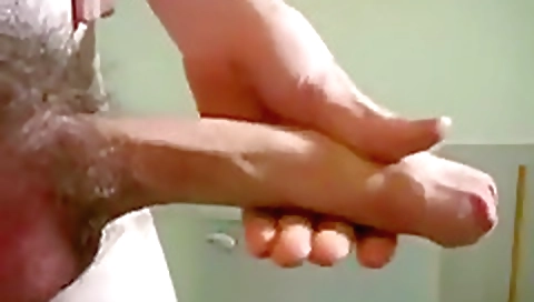 Blonde babe plays her pussy